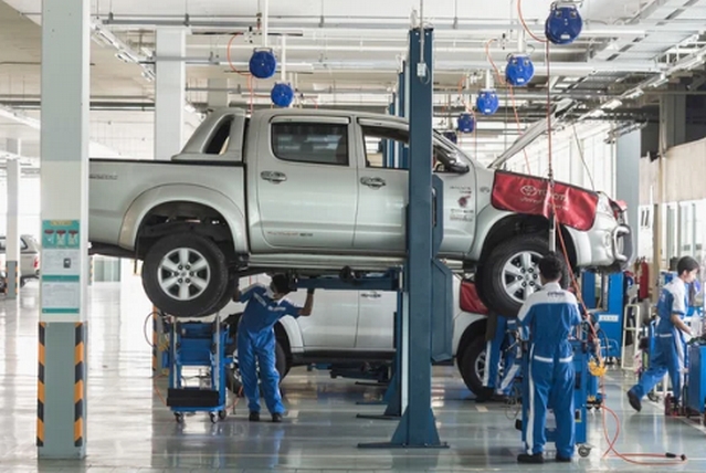 Portable Directional Fans are Ideal for Auto Shops and Garages